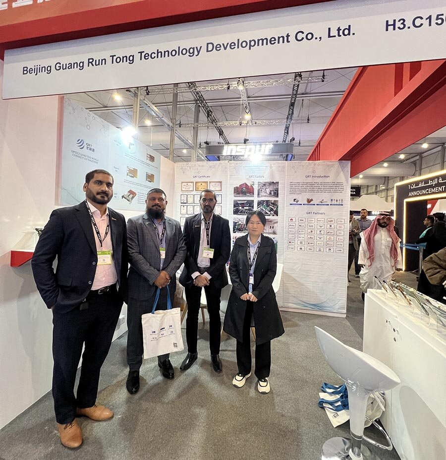 外貿經理與參會嘉賓合照